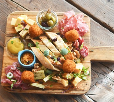 Borrelplank de Meerpaal